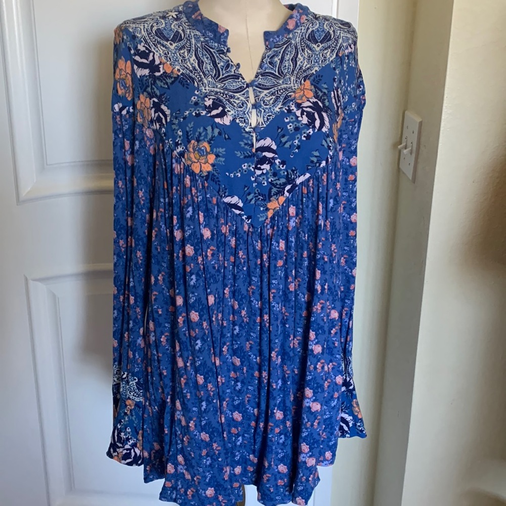FREE PEOPLE very nice floral top